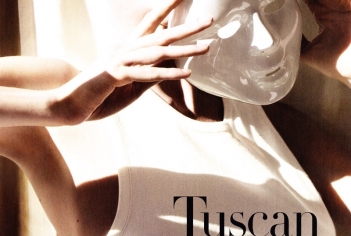 Lara Stone в январском номере American Vogue 2011