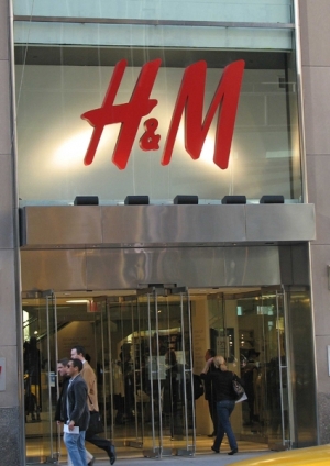Магазины H&M производят обмен старой одежды на новую