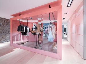 На горнолыжном курорте Куршевель состоялось открытие поп-ап бутика Chanel