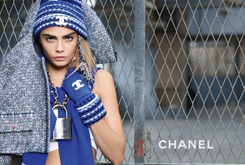 Кара Делевинь снова снялась для Chanel