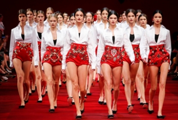 Показ Dolce & Gabbana 2015 SS