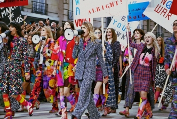 Показ Chanel 2015 Spring Summer