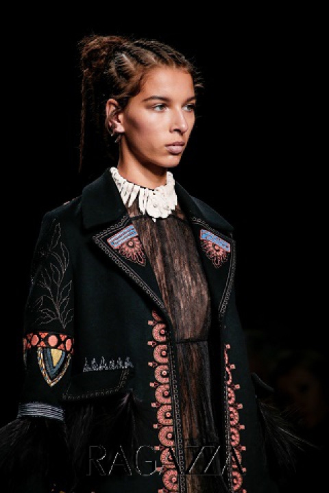 пальто Valentino с вышивкой, весна 2016